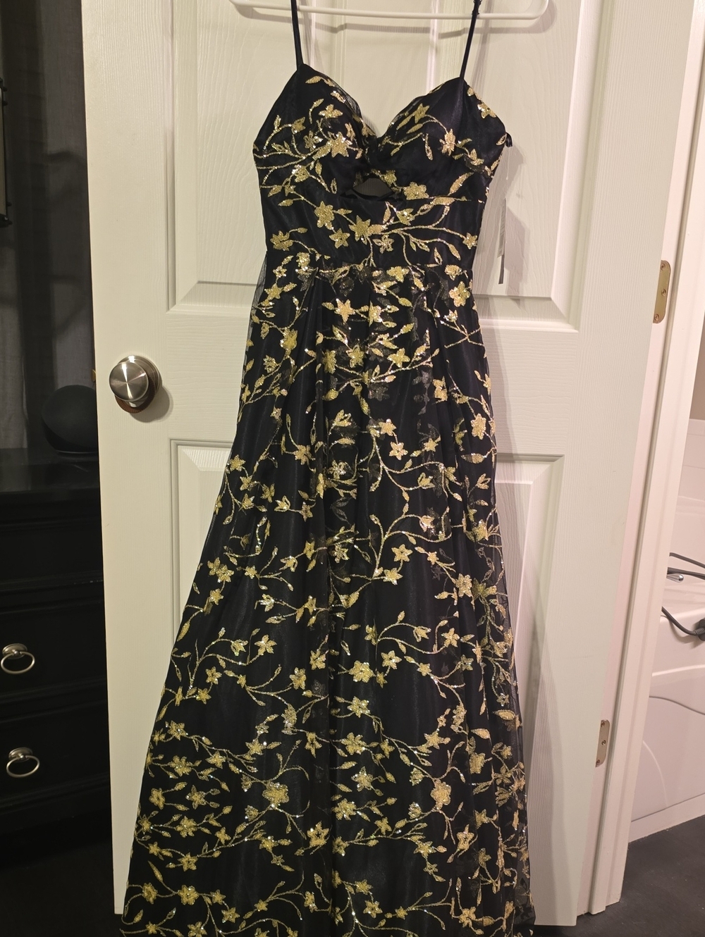 Blondie Nites Black Gold Glitter Floral Ball Gown Cutout Size 1 NWT